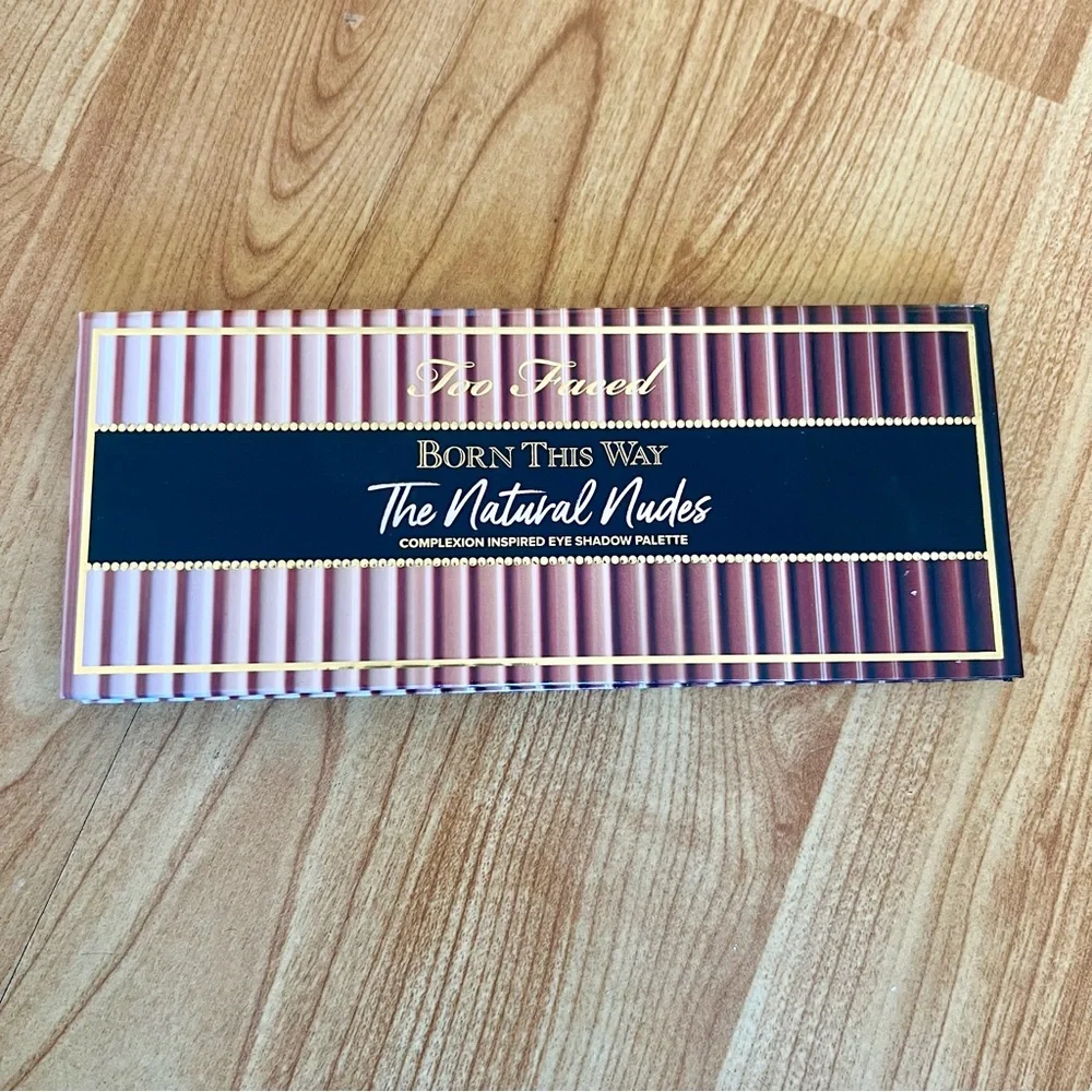Too Faced natural colors eyeshadow palette